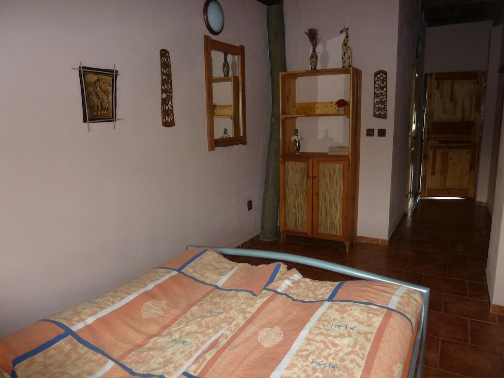 Q Ranch Hotel Bezdekov  Стая снимка