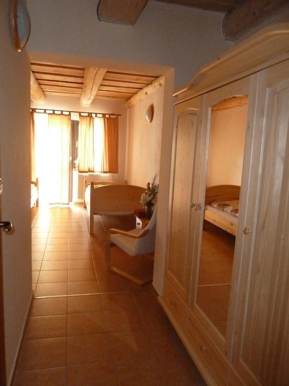 Q Ranch Hotel Bezdekov  Екстериор снимка